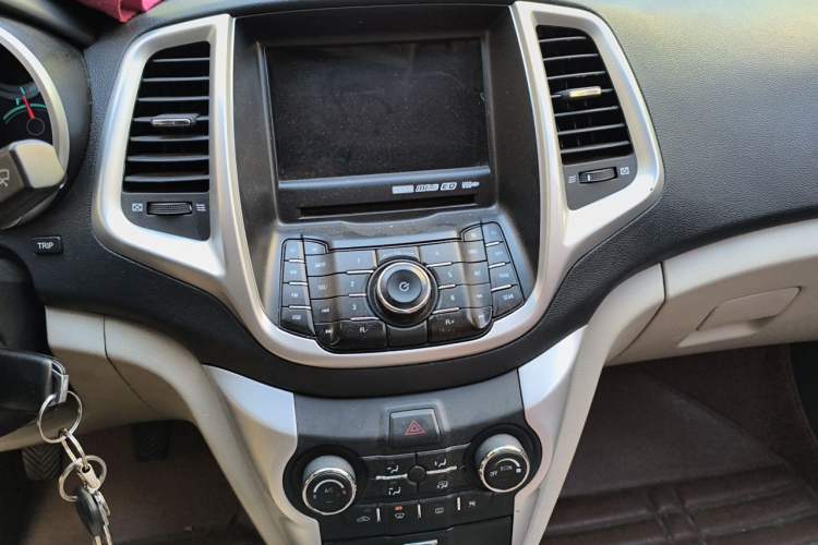 Used CHANGAN Eado 2014 1.6L Manual Luxury Model Audio And AC Panel