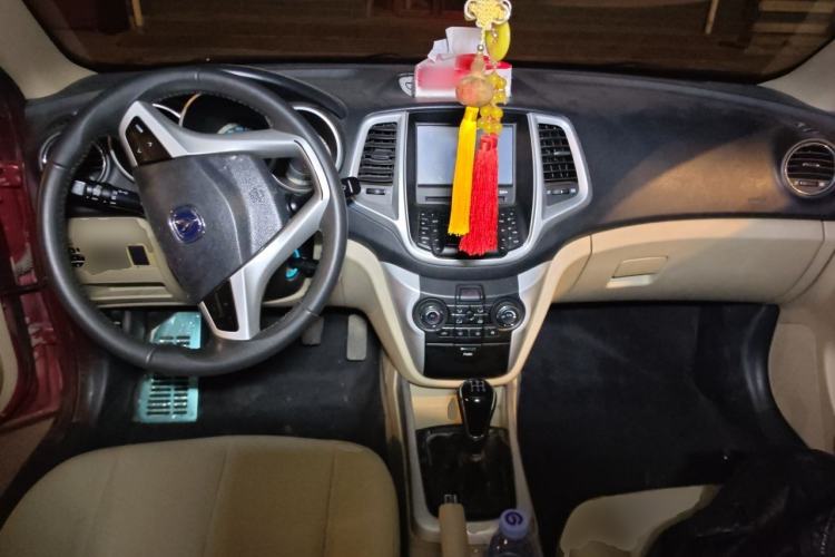 Used CHANGAN Eado 2014 1.6L Manual Luxury Model Center Console