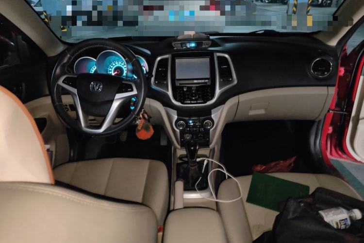 Used CHANGAN Eado 2014 1.6L Manual Luxury Model Center Console