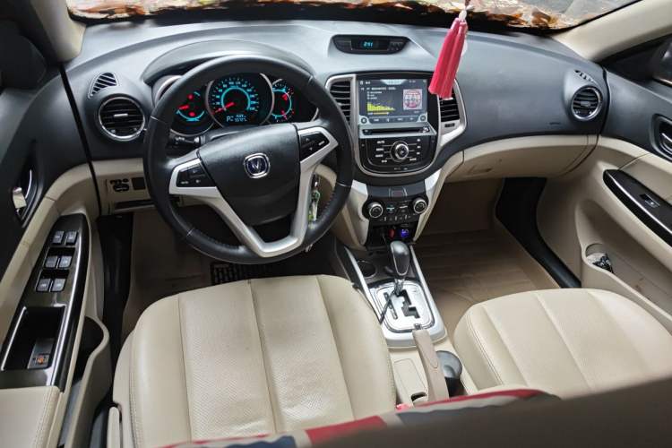 Used CHANGAN Eado 2014 1.6L Automatic Luxury Model Center Console