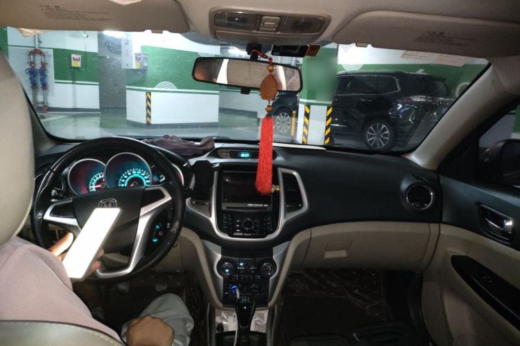 Used CHANGAN Eado 2014 1.6L Manual Luxury Model Center Console