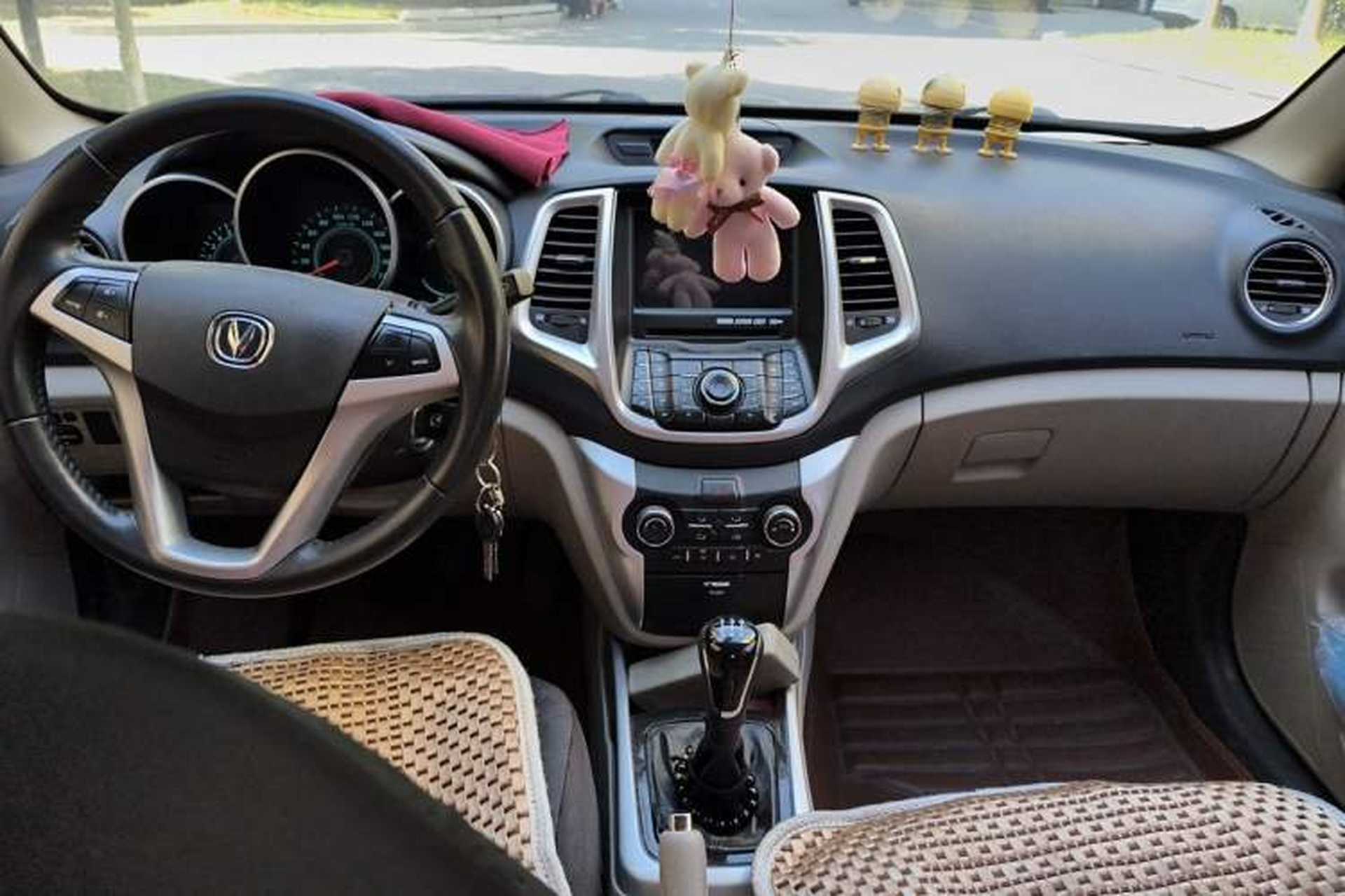 Used CHANGAN Eado 2014 1.6L Manual Luxury Model Center Console