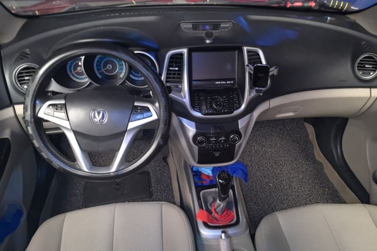Used CHANGAN Eado 2014 1.6L Manual Luxury Model Center Console