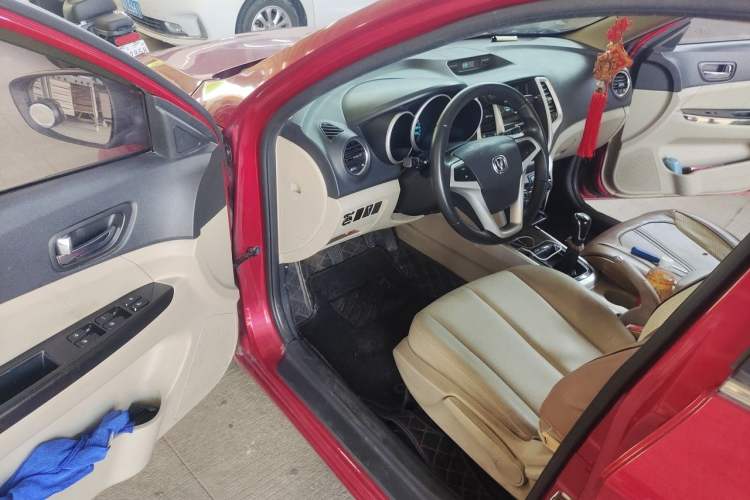 Used CHANGAN Eado 2014 1.6L Manual Luxury Model Driver Seat