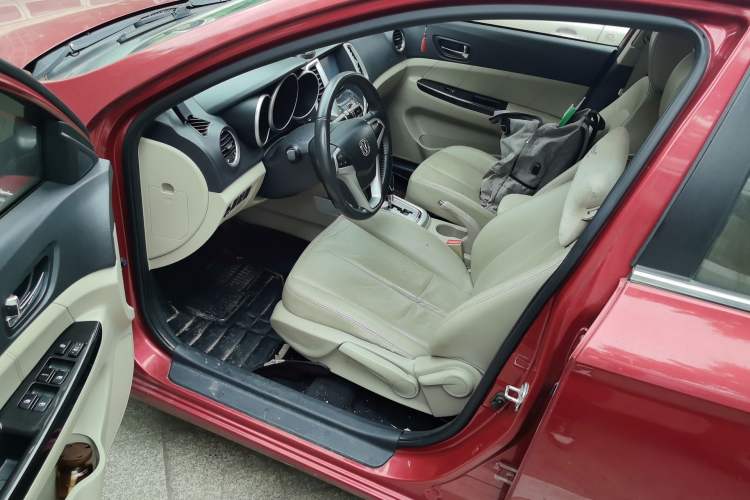 Used CHANGAN Eado 2014 1.6L Automatic Luxury Model Driver Seat