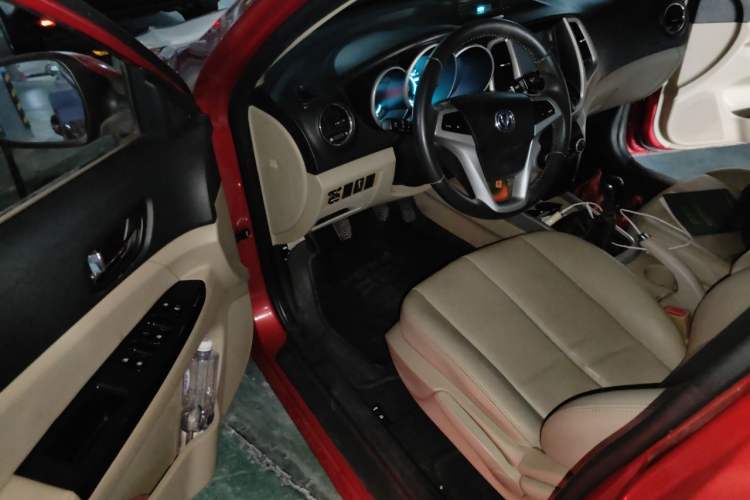 Used CHANGAN Eado 2014 1.6L Manual Luxury Model Driver Seat