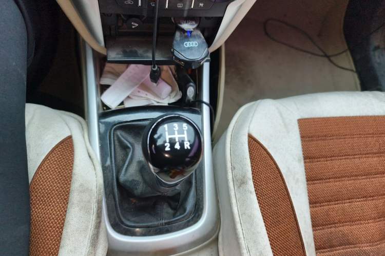 Used CHANGAN Eado 2014 1.6L Manual Luxury Model Gear Lever
