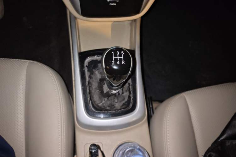 Used CHANGAN Eado 2014 1.6L Manual Luxury Model Gear Lever