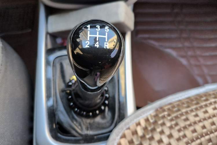 Used CHANGAN Eado 2014 1.6L Manual Luxury Model Gear Lever