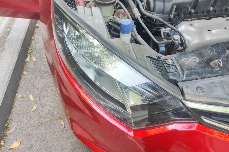 Used CHANGAN Eado 2014 1.6L Automatic Elite Edition Right Front Headlight