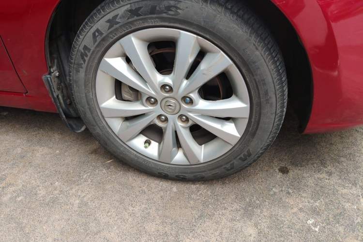 Used CHANGAN Eado 2014 1.6L Manual Luxury Model Right Front Wheel Hub