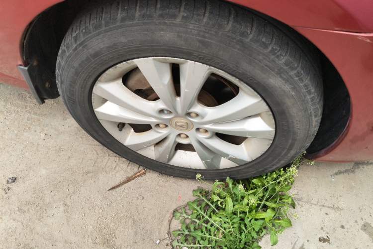 Used CHANGAN Eado 2014 1.6L Manual Luxury Model Right Front Wheel Hub