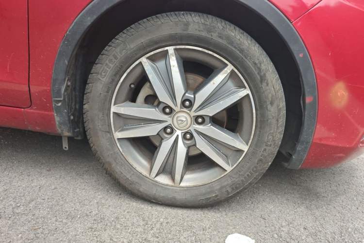 Used CHANGAN Eado 2014 1.6L Automatic Luxury Model Right Front Wheel Hub