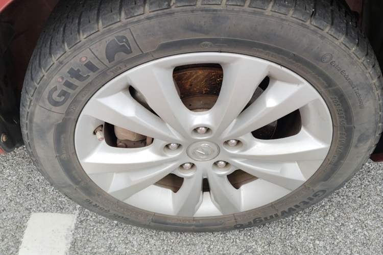 Used CHANGAN Eado 2014 1.6L Manual Luxury Model Right Front Wheel Hub
