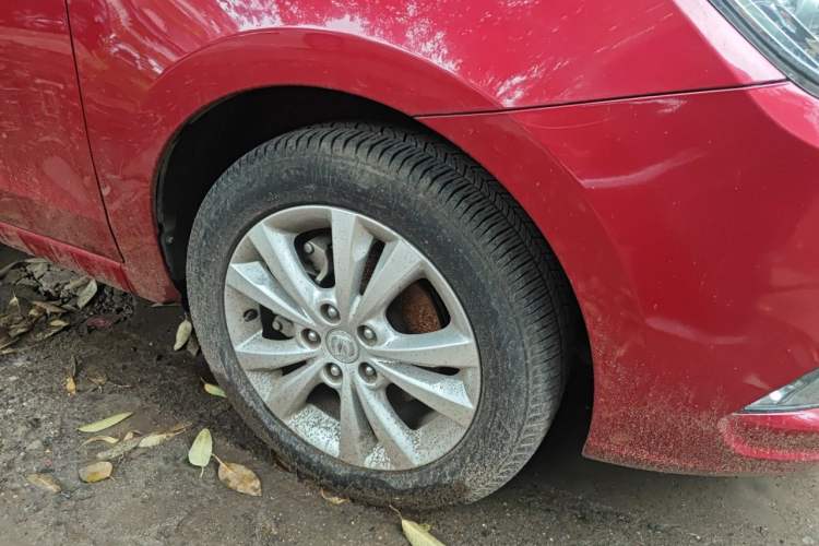 Used CHANGAN Eado 2014 1.6L Automatic Luxury Model Right Front Wheel Hub