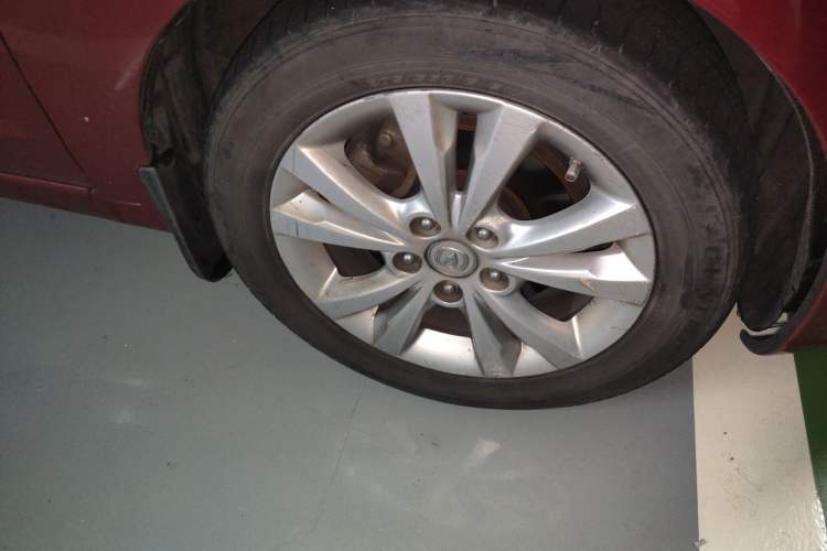 Used CHANGAN Eado 2014 1.6L Manual Luxury Model Right Front Wheel Hub