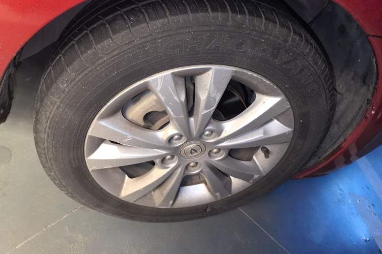Used CHANGAN Eado 2014 1.6L Manual Luxury Model Right Front Wheel Hub
