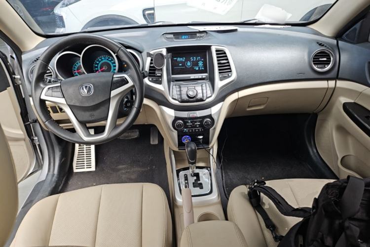 Used CHANGAN Eado 2014 1.6L Automatic Luxury Model Center Console