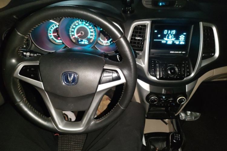 Used CHANGAN Eado 2014 1.6L Manual Luxury Model Center Console