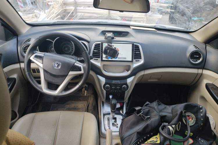 Used CHANGAN Eado 2014 1.6L Automatic Luxury Model Center Console