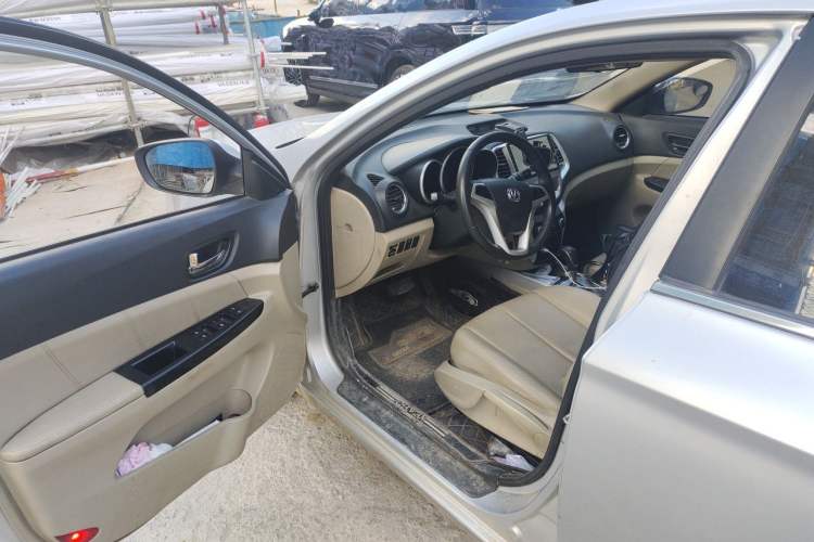 Used CHANGAN Eado 2014 1.6L Automatic Luxury Model Driver Seat