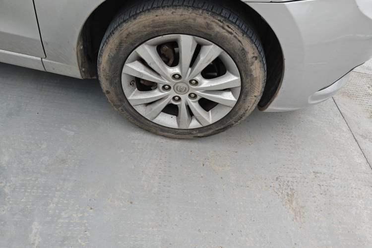Used CHANGAN Eado 2014 1.6L Automatic Luxury Model Right Front Wheel Hub
