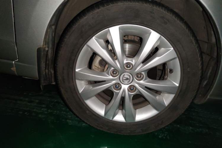 Used CHANGAN Eado 2014 1.6L Manual Luxury Model Right Front Wheel Hub