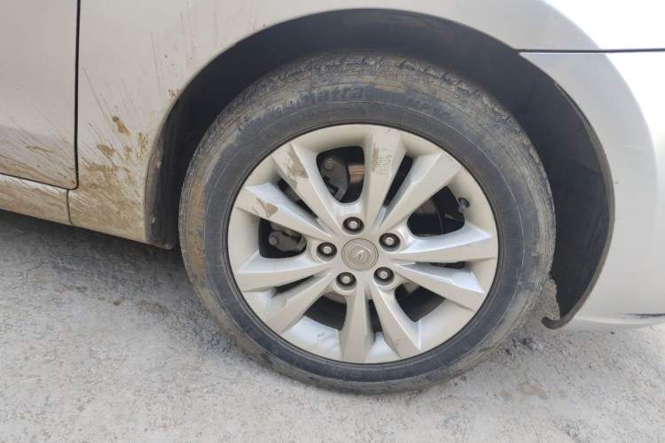 Used CHANGAN Eado 2014 1.6L Automatic Luxury Model Right Front Wheel Hub