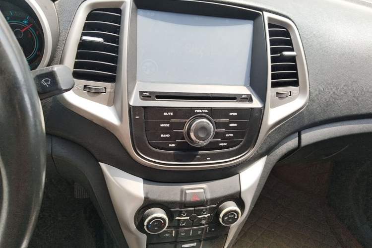 Used CHANGAN Eado 2014 1.5T Automatic Sport Luxury Model Audio And AC Panel