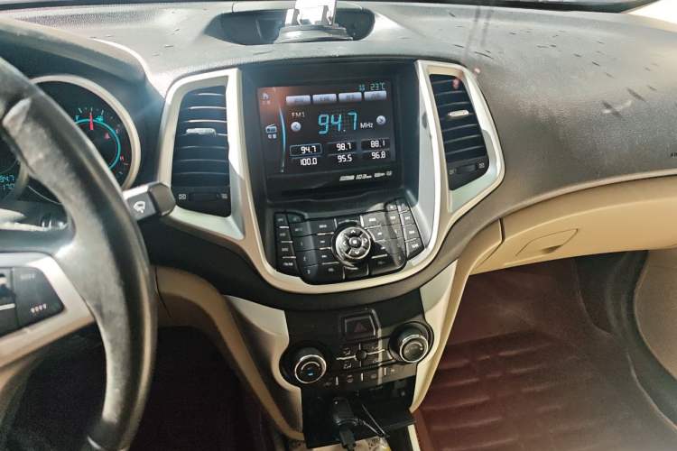 Used CHANGAN Eado 2014 1.6L Manual Luxury Model Audio And AC Panel