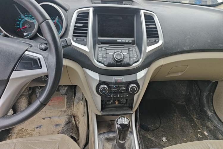 Used CHANGAN Eado 2014 1.6L Manual Luxury Model Audio And AC Panel