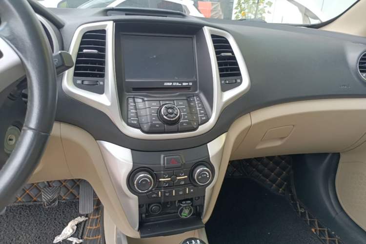 Used CHANGAN Eado 2014 1.6L Manual Luxury Model Audio And AC Panel