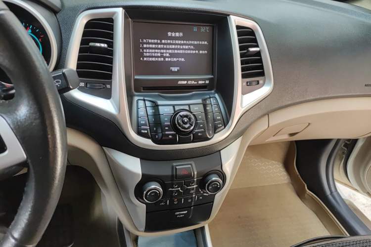 Used CHANGAN Eado 2014 1.6L Manual Luxury Model Audio And AC Panel