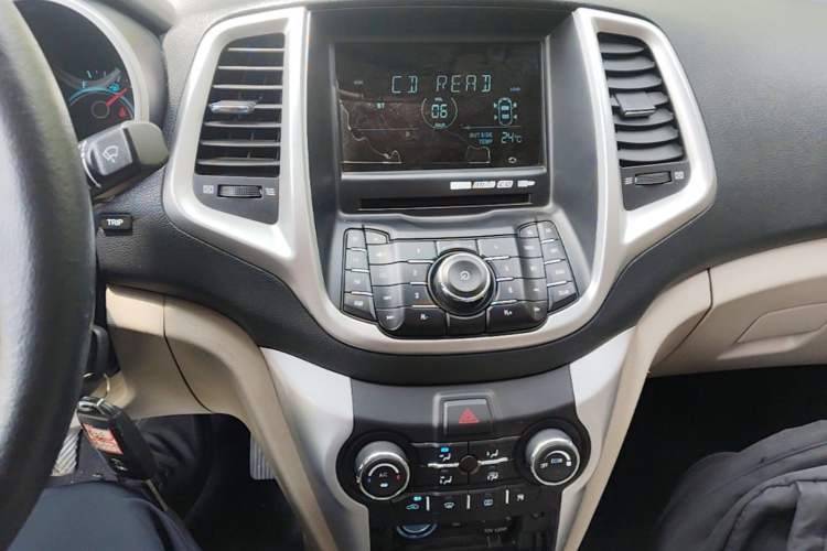 Used CHANGAN Eado 2014 1.6L Manual Luxury Model Audio And AC Panel
