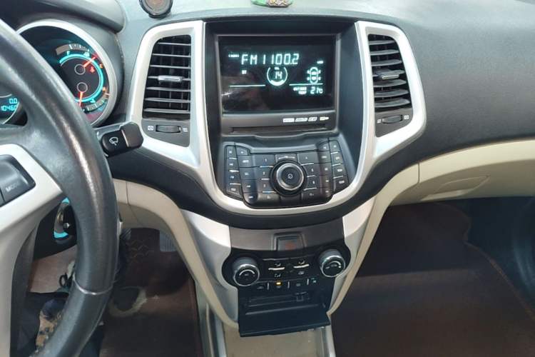 Used CHANGAN Eado 2014 1.6L Manual Luxury Model Audio And AC Panel