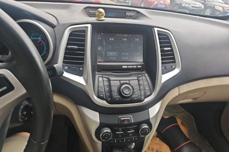 Used CHANGAN Eado 2014 1.6L Manual Luxury Model Audio And AC Panel