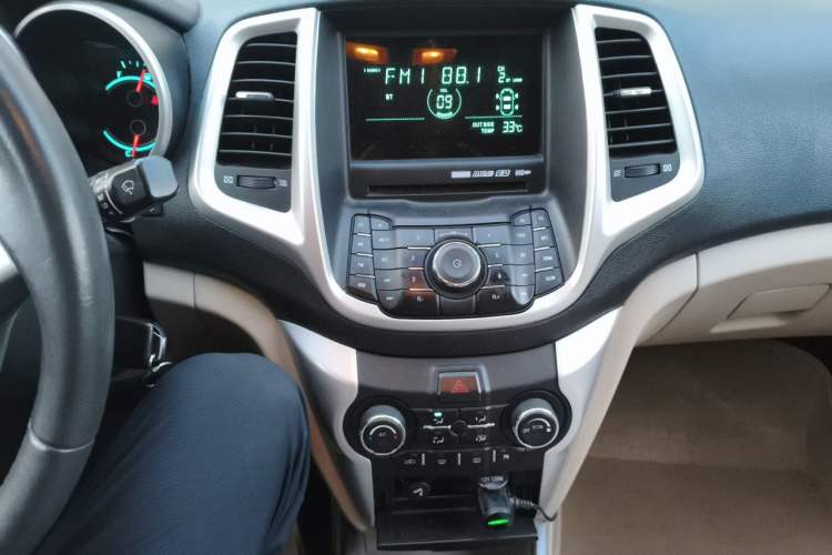 Used CHANGAN Eado 2014 1.6L Manual Luxury Model Audio And AC Panel