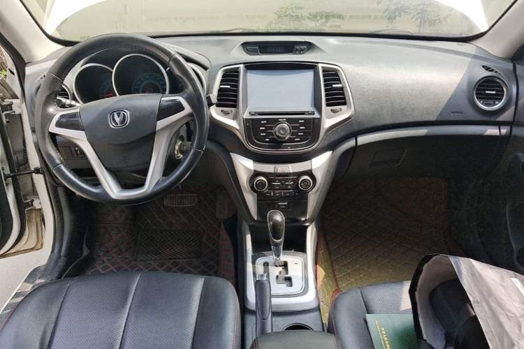 Used CHANGAN Eado 2014 1.5T Automatic Sport Luxury Model Center Console
