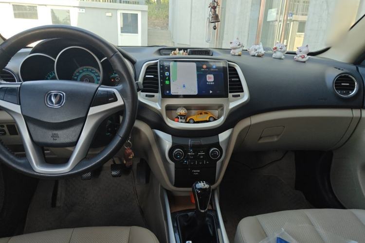 Used CHANGAN Eado 2014 1.6L Manual Luxury Model Center Console