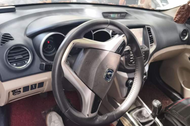 Used CHANGAN Eado 2014 1.6L Manual Luxury Model Center Console