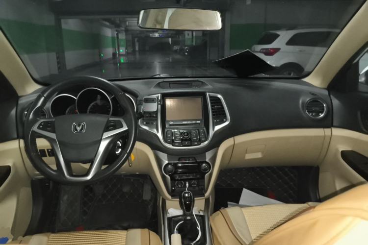 Used CHANGAN Eado 2014 1.6L Manual Luxury Model Center Console
