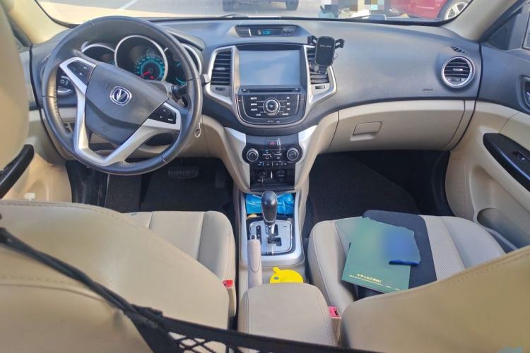 Used CHANGAN Eado 2014 1.6L Automatic Luxury Model Center Console