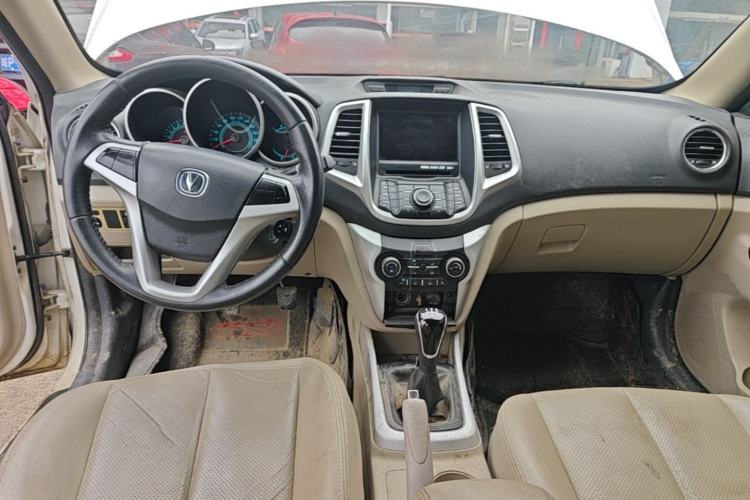 Used CHANGAN Eado 2014 1.6L Manual Luxury Model Center Console