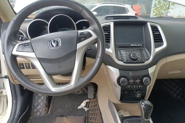 Used CHANGAN Eado 2014 1.6L Manual Luxury Model Center Console