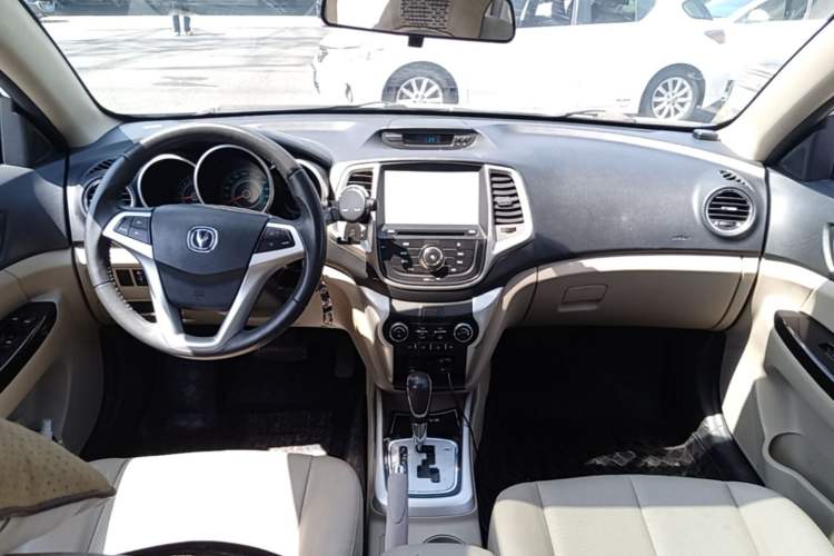 Used CHANGAN Eado 2014 1.6L Automatic Luxury Model Center Console