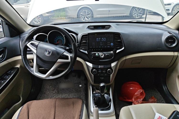 Used CHANGAN Eado 2014 1.6L Manual Luxury Model Center Console
