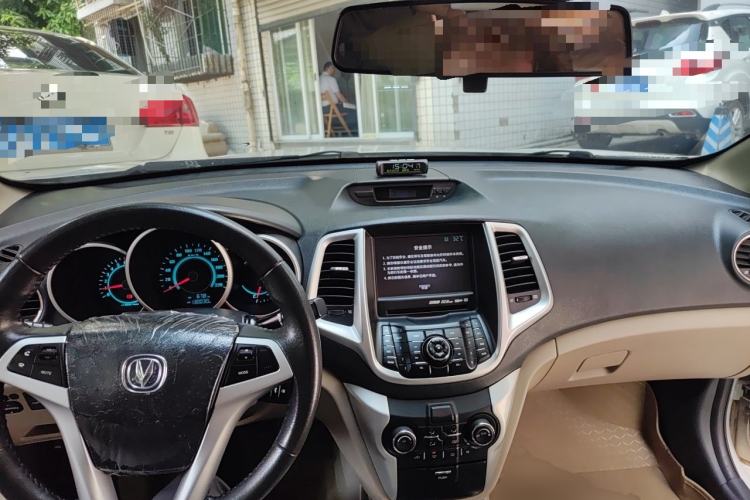 Used CHANGAN Eado 2014 1.6L Manual Luxury Model Center Console