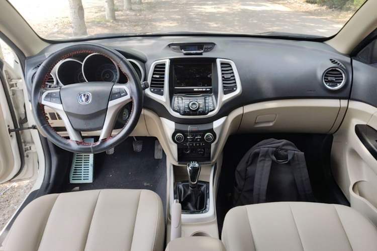 Used CHANGAN Eado 2014 1.6L Manual Luxury Model Center Console