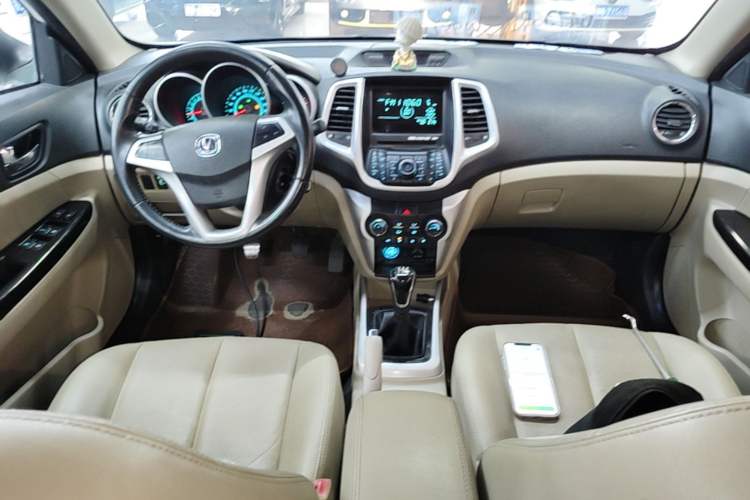 Used CHANGAN Eado 2014 1.6L Manual Luxury Model Center Console