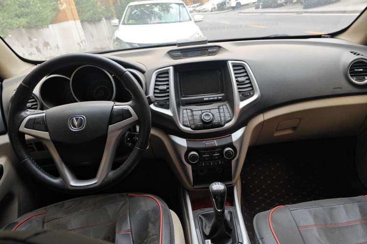 Used CHANGAN Eado 2014 1.6L Manual Luxury Model Center Console